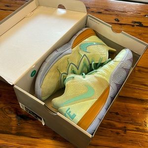 Kyrie 5 x Spongebob “Squidward” Collab, Men’s Size 13. EUC